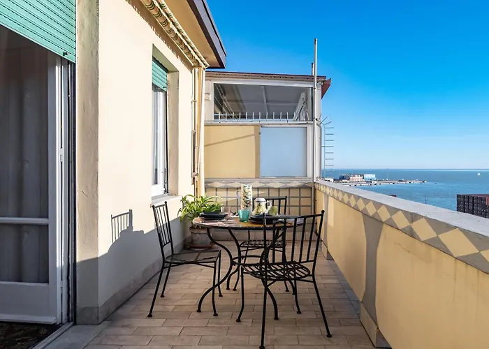 Guesthost - The Sailor's Terrace - Cozy Apt! * La Spezia