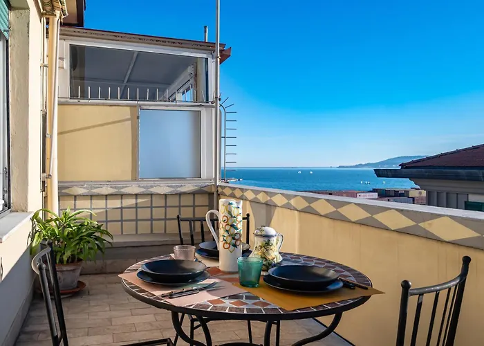 Apartment Guesthost - The Sailor's Terrace - Cozy Apt! *