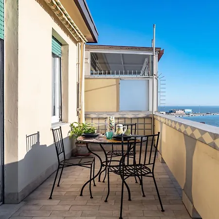 Guesthost - The Sailor's Terrace - Cozy Apt! * 斯培西亚