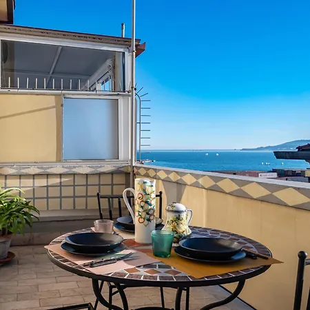 Appartamento Guesthost - The Sailor's Terrace - Cozy Apt! *